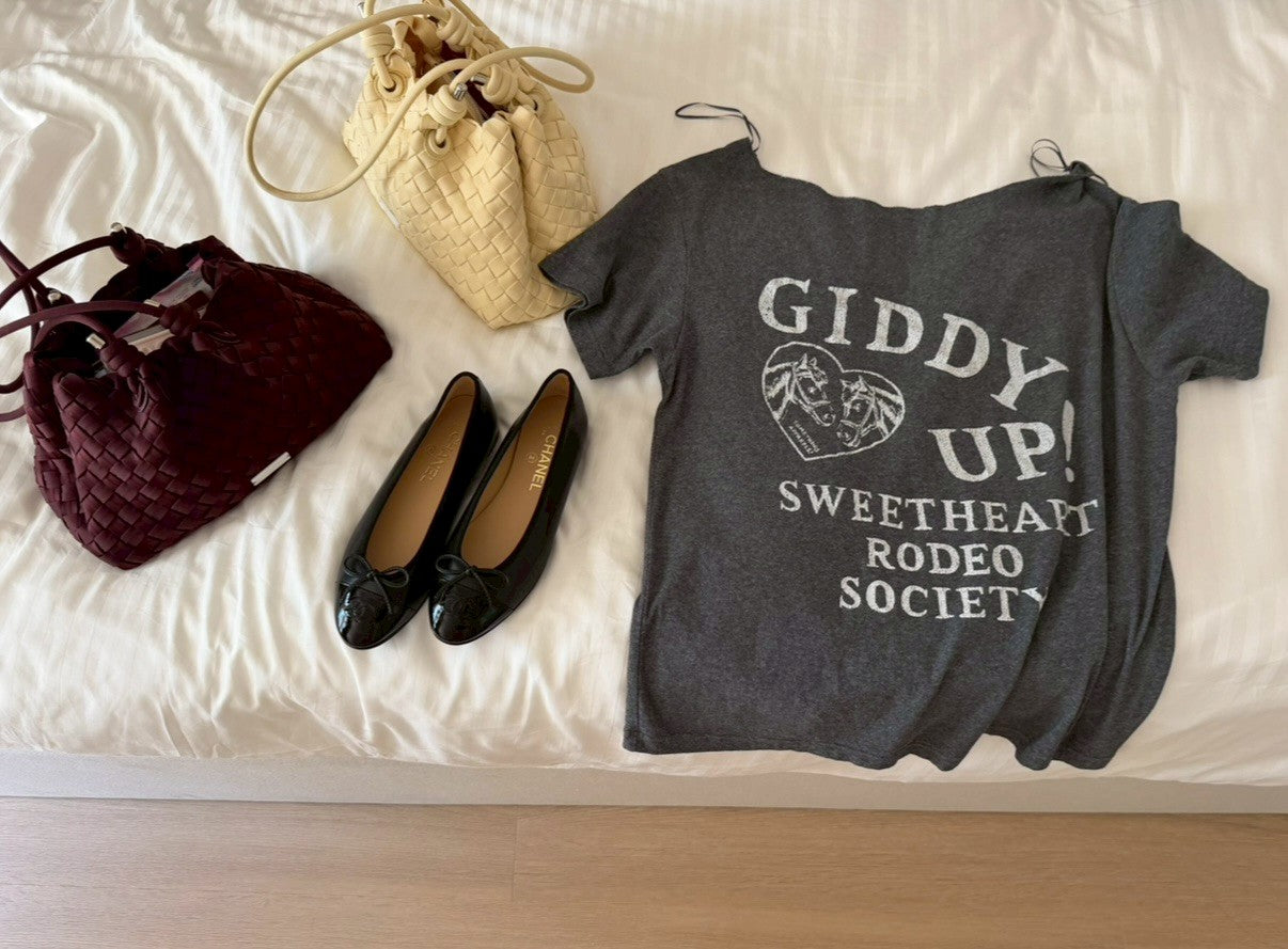 SOMETHING GIDDY UP TEE (CHARCOAL)