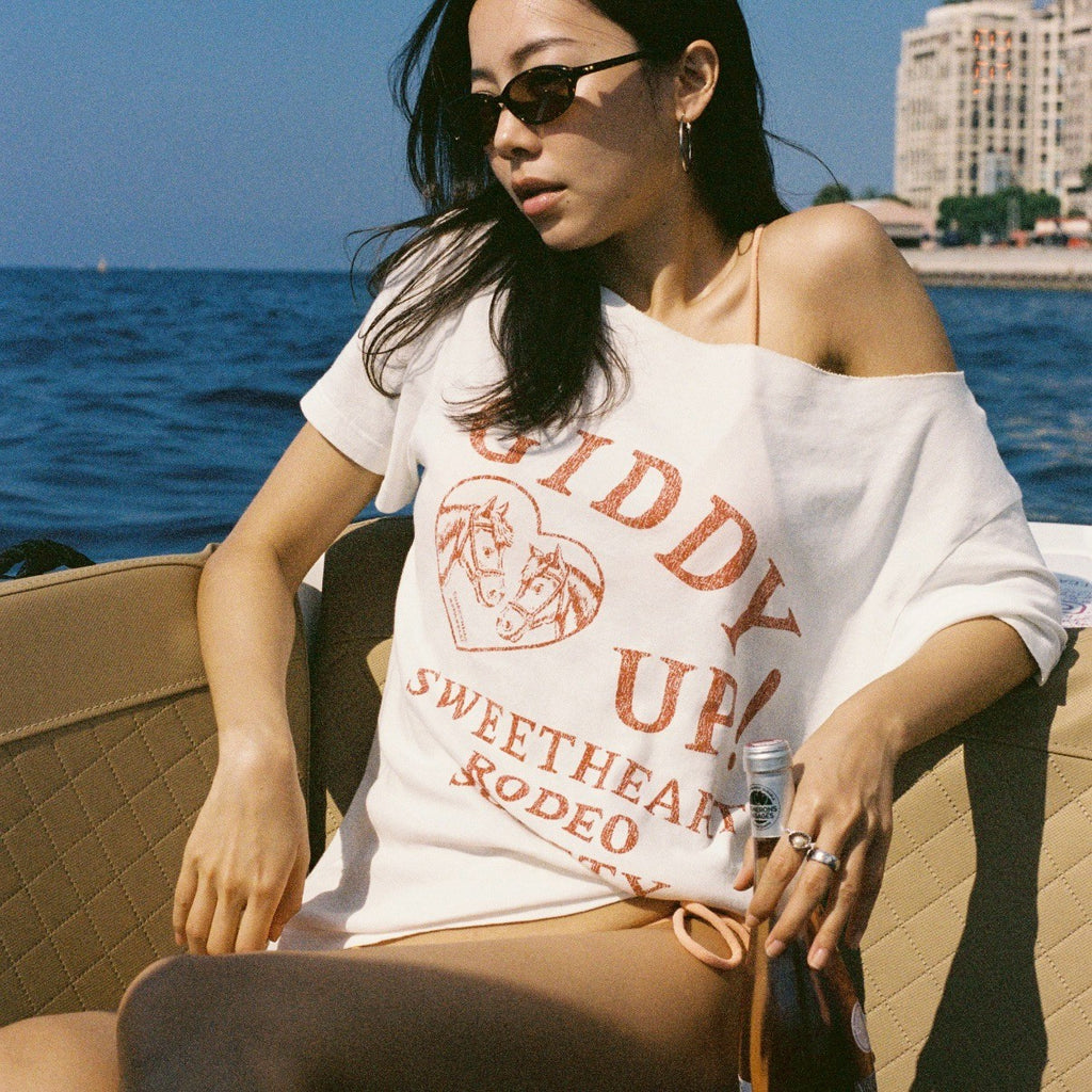 SOMETHING GIDDY UP TEE (OFF-WHITE)