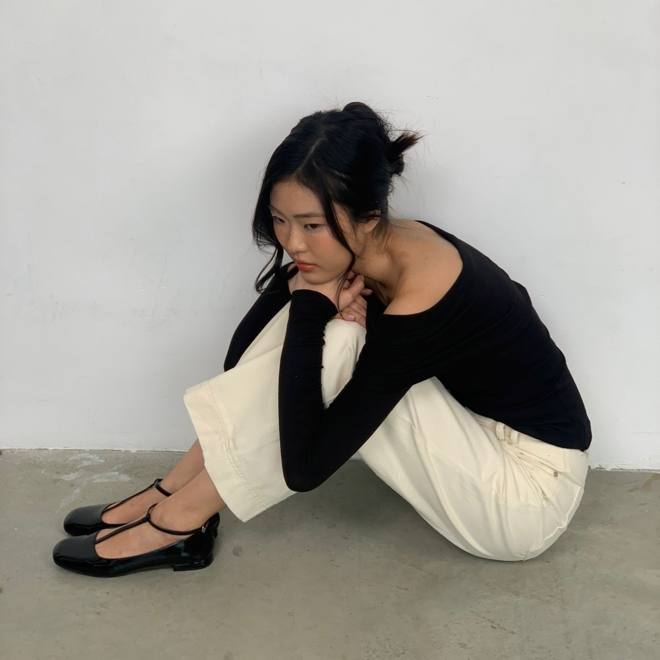 SOMETHING MARSHMALLOW WHIP OFF SHOULDER (BLACK)